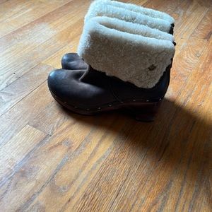 Ugg size 7 clog suede boots Lynnea shearling lined